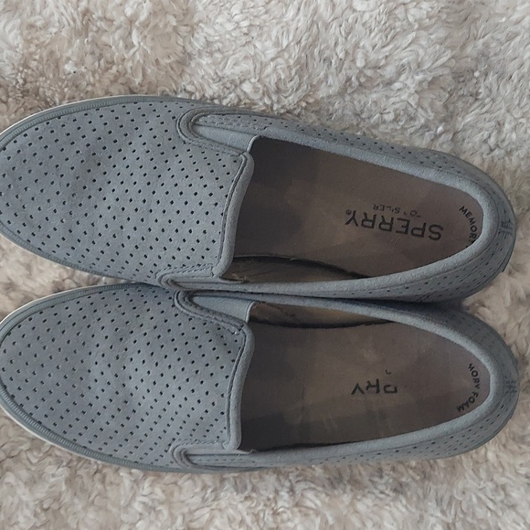 Size 7 Serry slip ons - Picture 2 of 7